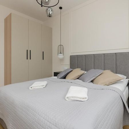 Wola Spacious Flat With Air Conditioning & Balcony By Noclegi Renters Варшава Экстерьер фото
