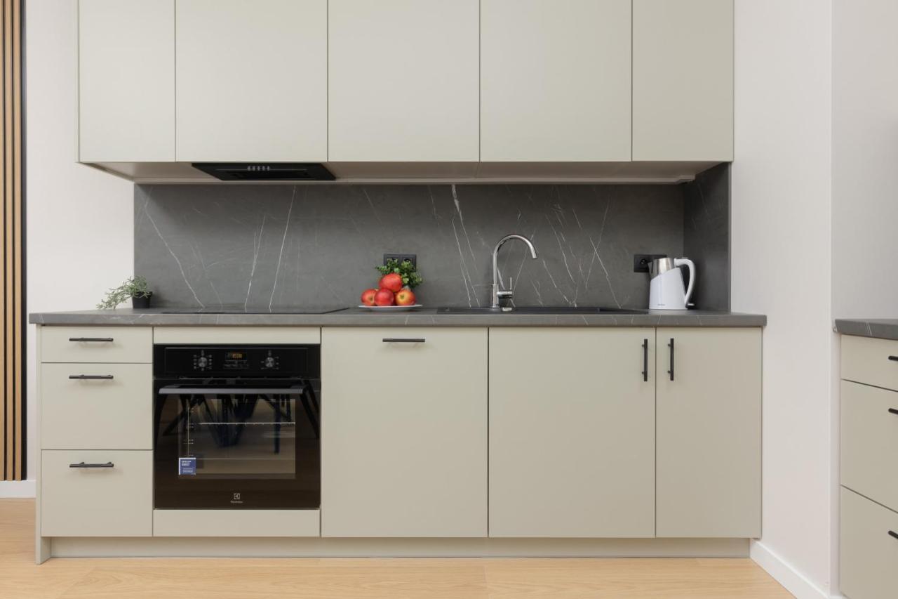 Wola Spacious Flat With Air Conditioning & Balcony By Noclegi Renters Варшава Экстерьер фото