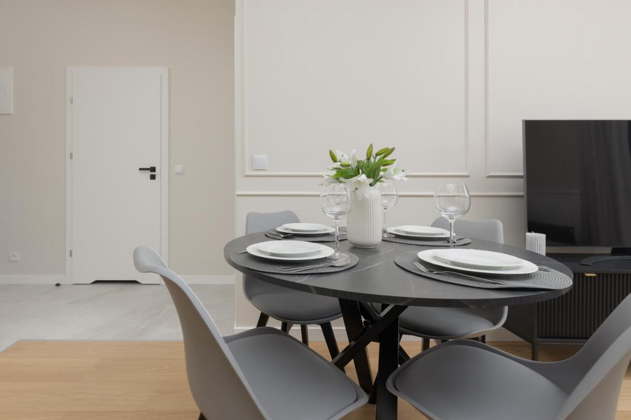 Wola Spacious Flat With Air Conditioning & Balcony By Noclegi Renters Варшава Экстерьер фото