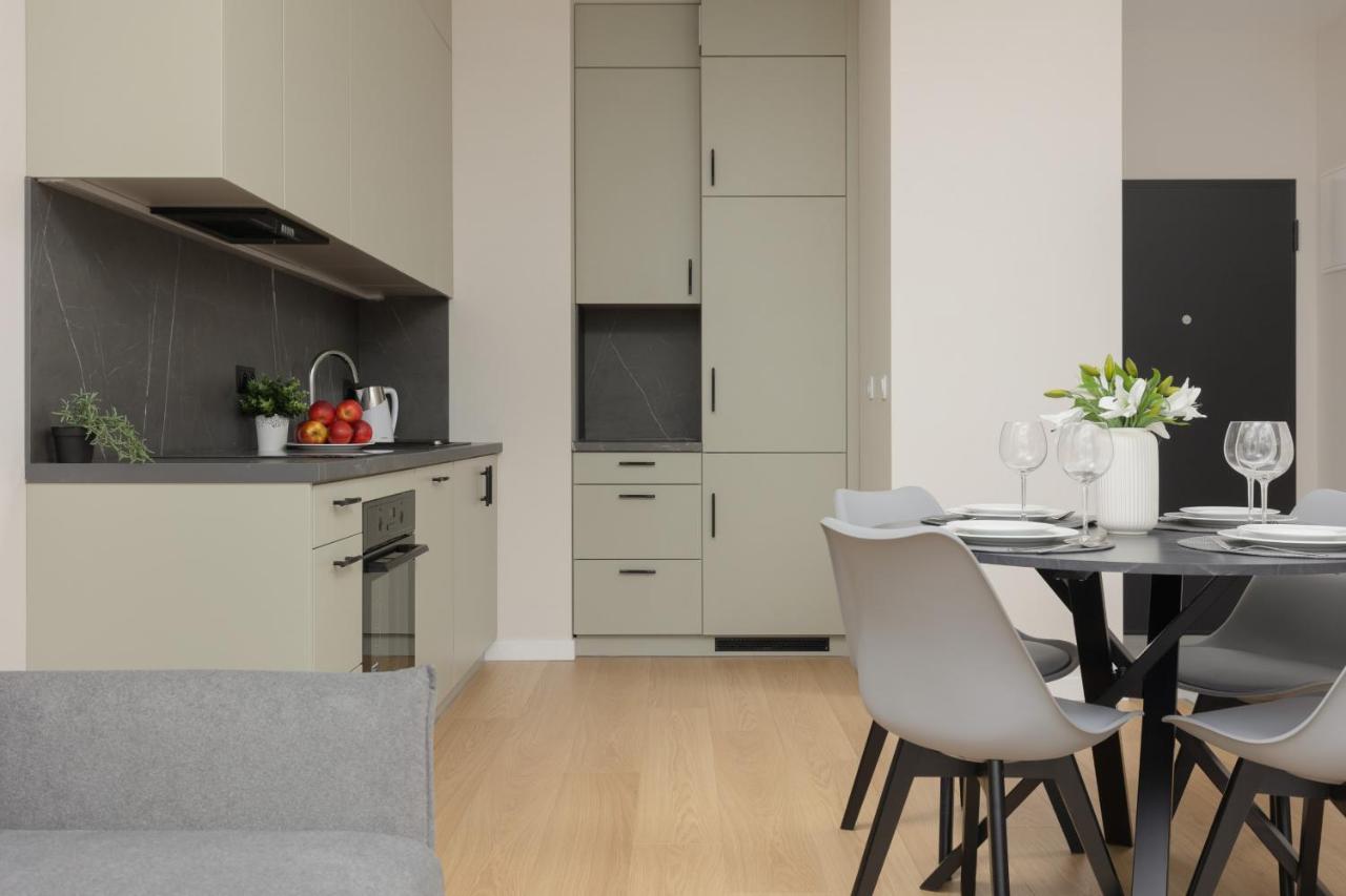 Wola Spacious Flat With Air Conditioning & Balcony By Noclegi Renters Варшава Экстерьер фото